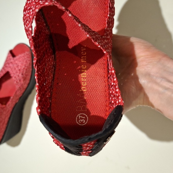bernie mev. Red & White Polka Dot Woven Platform Shoes (EU 37; US 6.5-7.0) - Picture 4 of 7